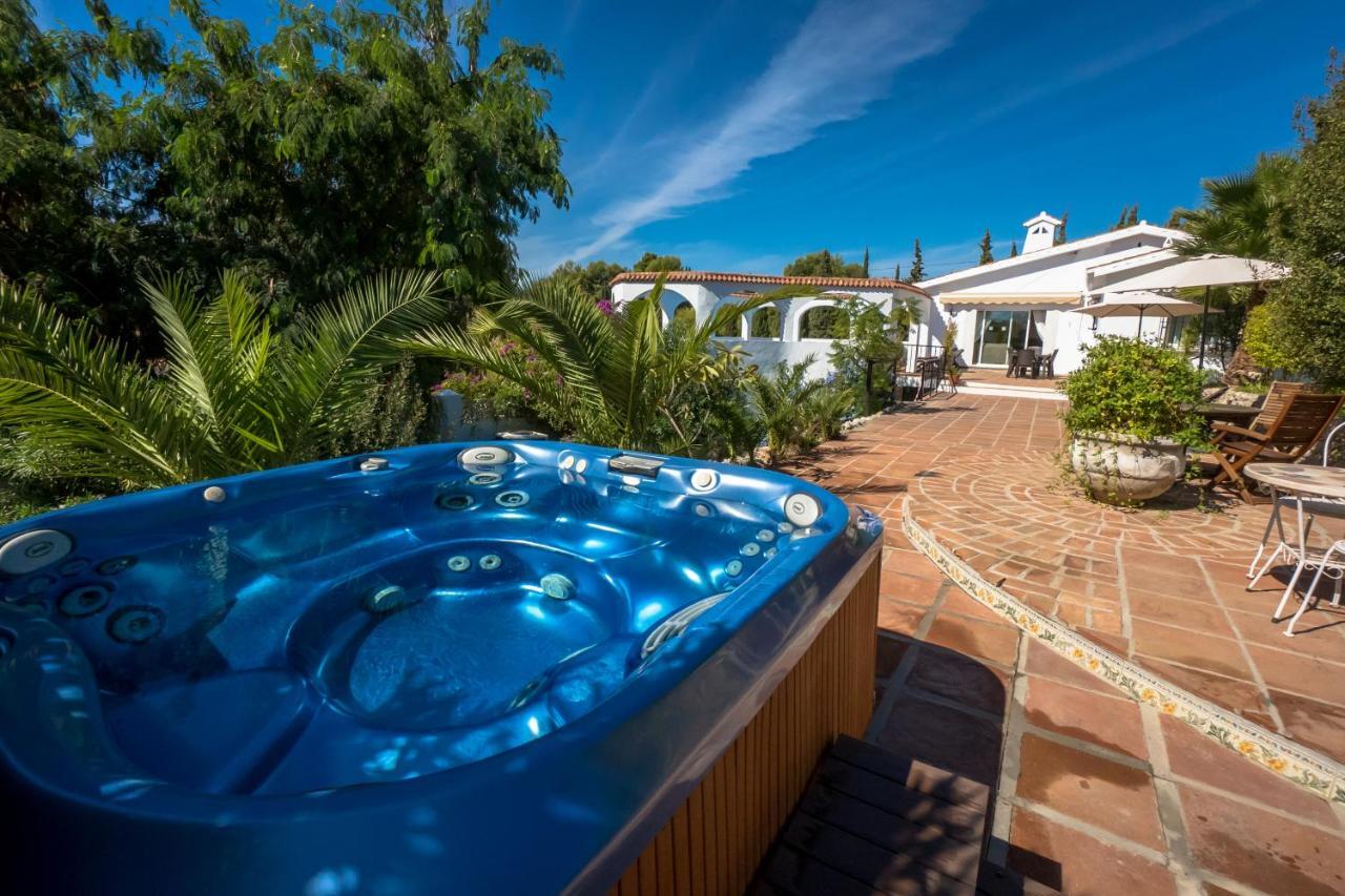 Private Heated Pool, Jacuzzi & 1225M2 Garden In Villa Cipreses Frigiliana Bagian luar foto