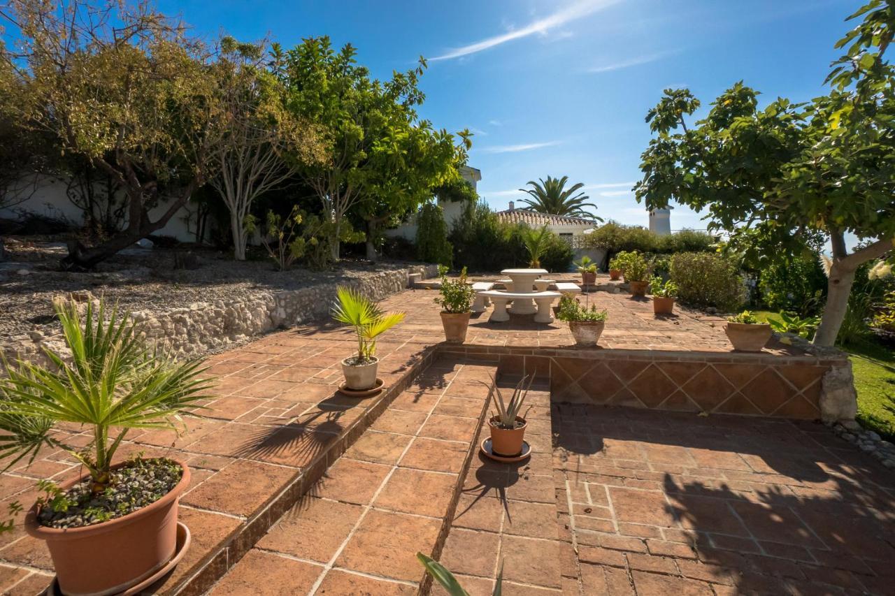 Private Heated Pool, Jacuzzi & 1225M2 Garden In Villa Cipreses Frigiliana Bagian luar foto