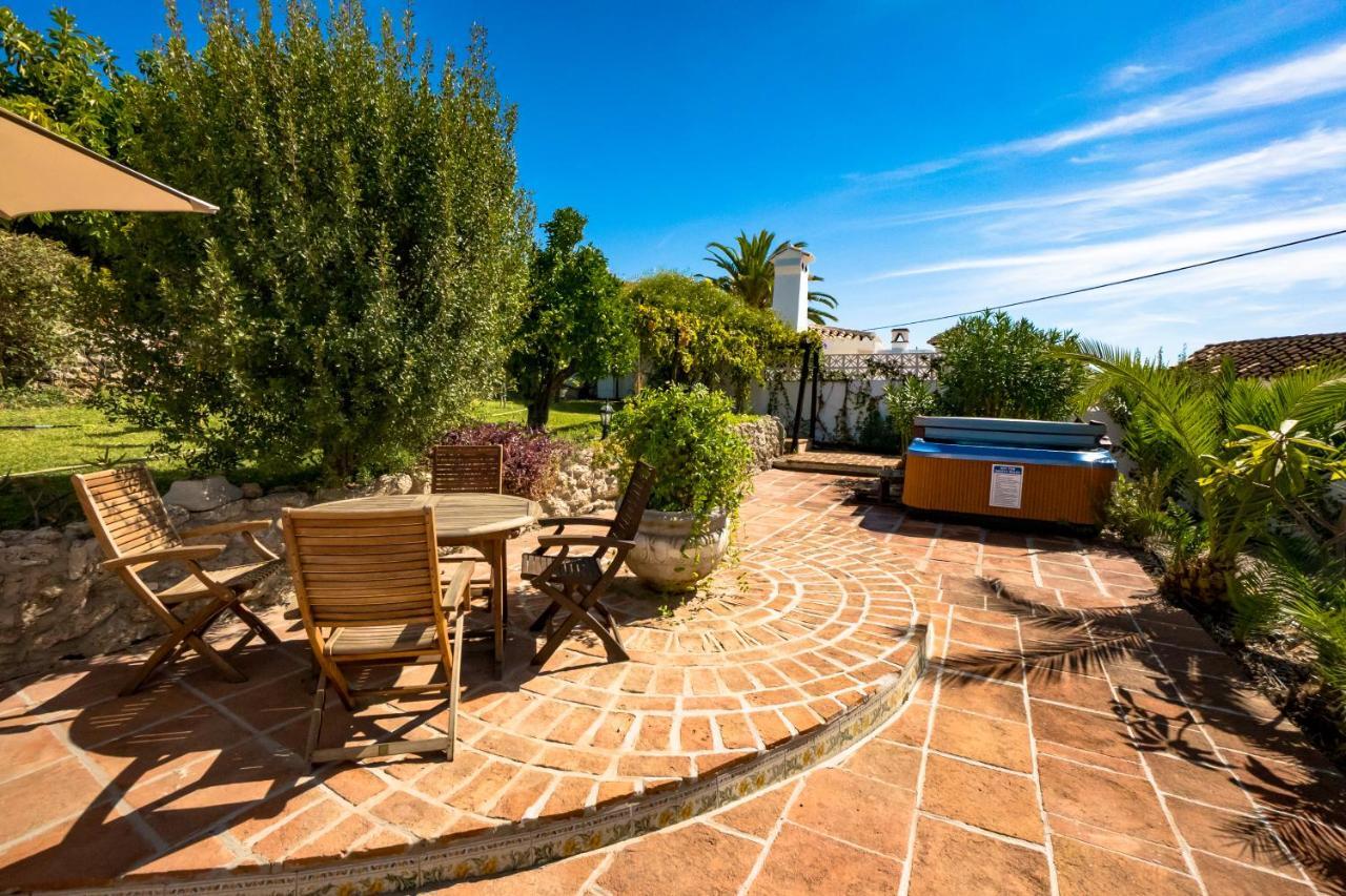 Private Heated Pool, Jacuzzi & 1225M2 Garden In Villa Cipreses Frigiliana Bagian luar foto