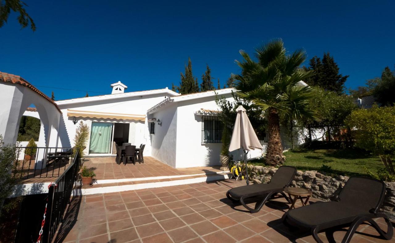 Private Heated Pool, Jacuzzi & 1225M2 Garden In Villa Cipreses Frigiliana Bagian luar foto