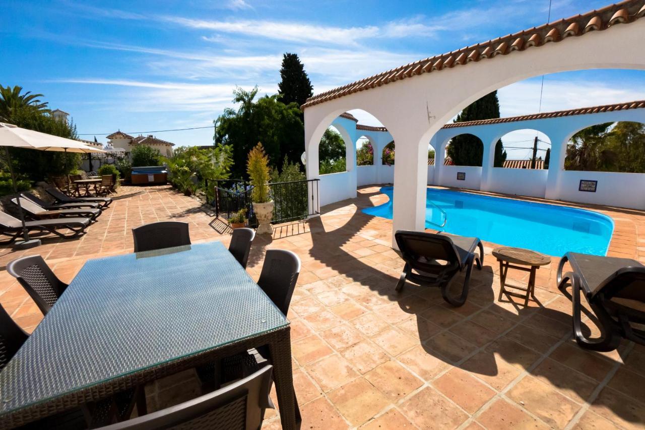Private Heated Pool, Jacuzzi & 1225M2 Garden In Villa Cipreses Frigiliana Bagian luar foto