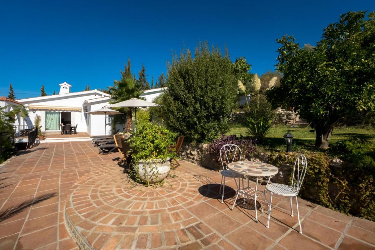 Private Heated Pool, Jacuzzi & 1225M2 Garden In Villa Cipreses Frigiliana Bagian luar foto
