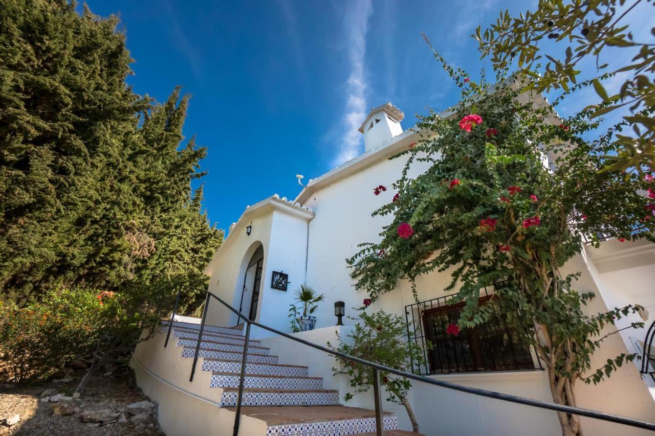 Private Heated Pool, Jacuzzi & 1225M2 Garden In Villa Cipreses Frigiliana Bagian luar foto