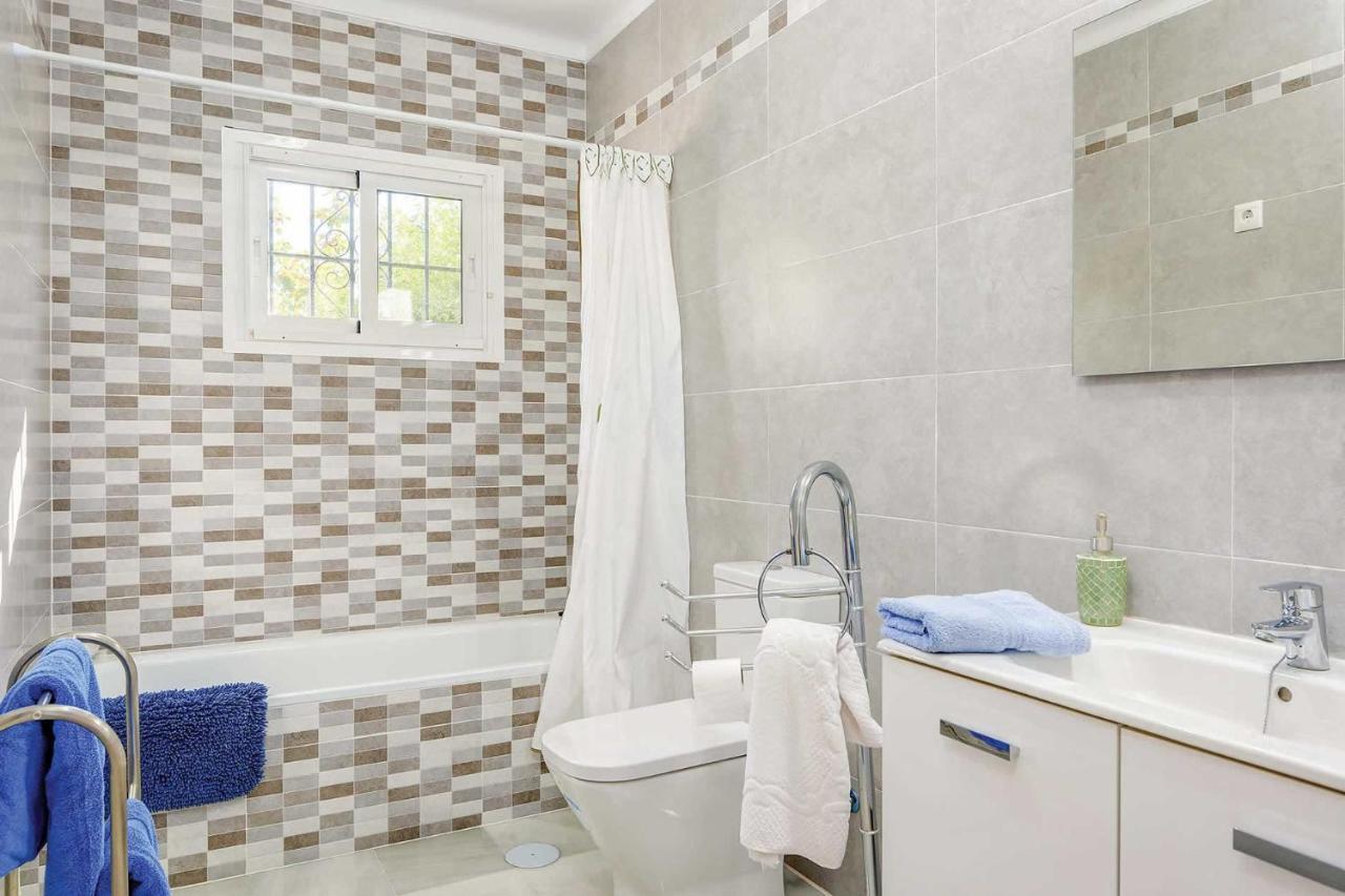 Private Heated Pool, Jacuzzi & 1225M2 Garden In Villa Cipreses Frigiliana Bagian luar foto